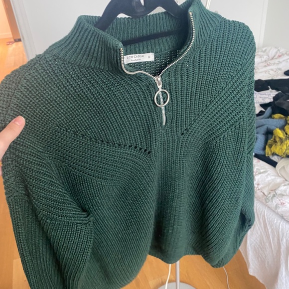 Green sweater - Picture 2 of 4